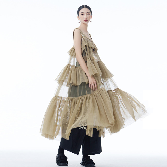 Net fabric see-through design blouse with cake-style shoulder straps and a long skirt. Summer new style, fashionable and unique dress. DLZLYQ0