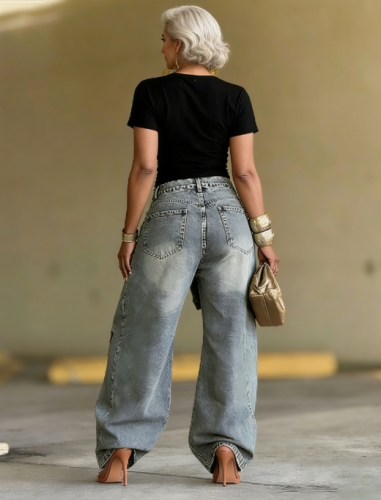 New style with strap and patch design, featuring star-shaped leopard print patchwork and denim fabric, and is a pair of pants.  DLZB5905