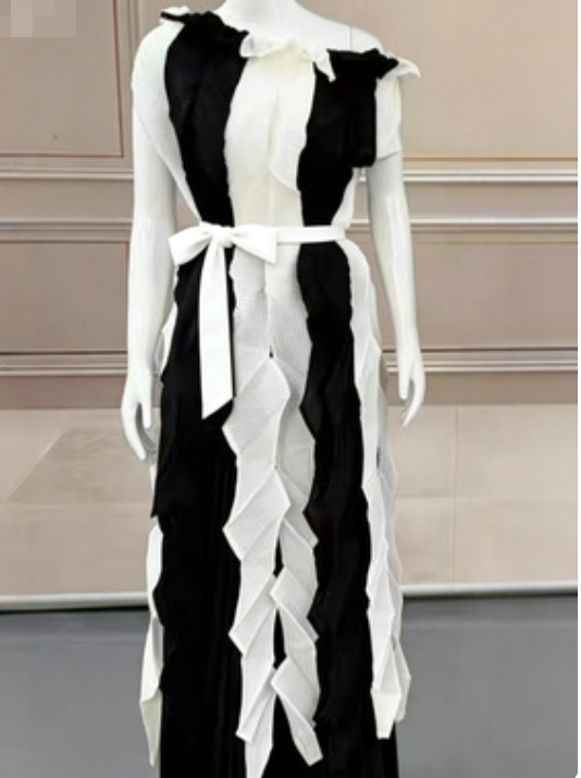 Ruffled patchwork printed V-neck top + wide-leg straight pants - two-piece set / outfit  DLZL9150