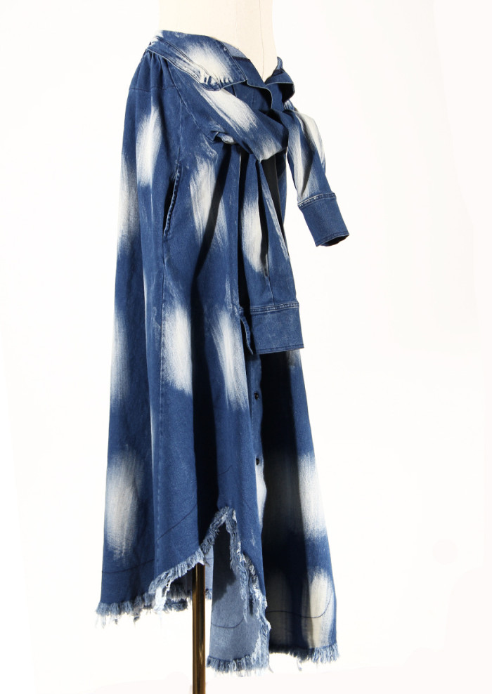 Dyed fabric skirt with fringes at the hem and a tied waist design, a relaxed and fashionable long dress with a half-length skirt.  DLZ26405