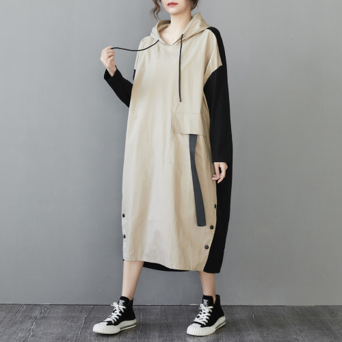 New style hooded pullover loose long-sleeved piece with multiple pockets and a large patch on the front. DLZM0402