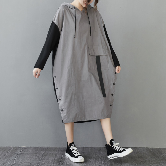 New style hooded pullover loose long-sleeved piece with multiple pockets and a large patch on the front. DLZM0402