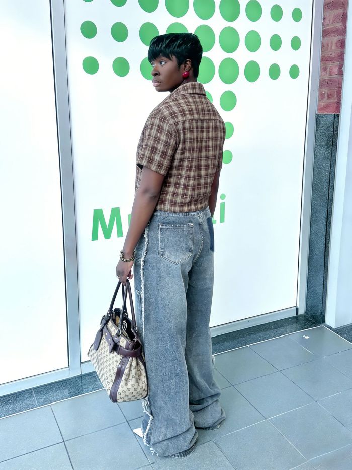 New style street-style jeans with frayed side seams and multiple pockets, washed and distressed.  DLZN261905