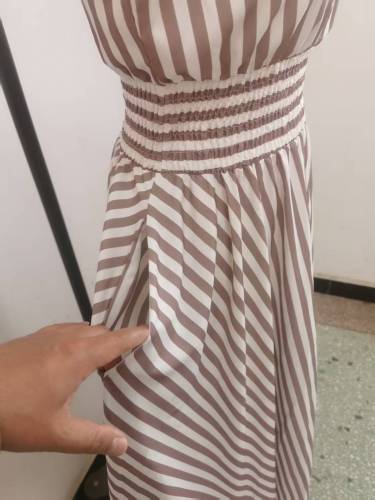 Fashionable and elegant retro striped blouse with short sleeves, fitted at the waist and wide at the bottom, dress style. DLZL1841
