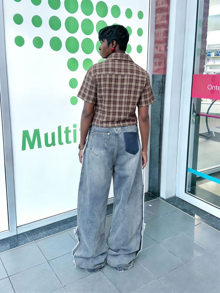 New style street-style jeans with frayed side seams and multiple pockets, washed and distressed.  DLZN261905