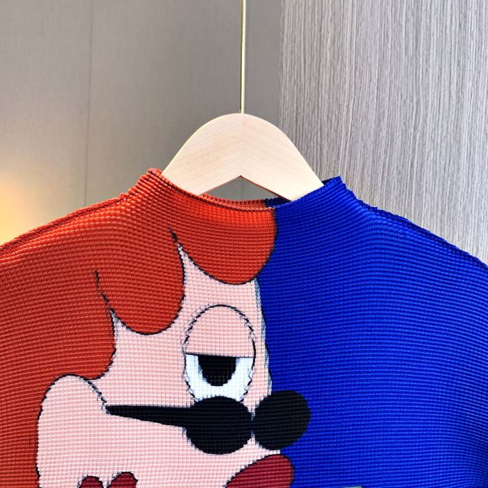 New lightweight, comfortable and cute cartoon character printed pleated short-sleeved T-shirt for formal wear  DLZRT14205