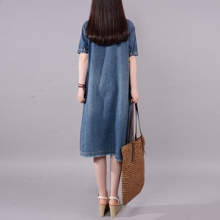 Long women's plus-size denim dress with a relaxed fit and a light grey color, featuring a smart and elegant short-sleeved design.  DLZQ1205