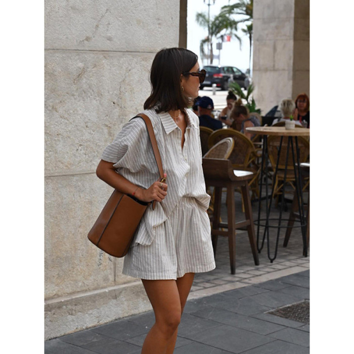 The new striped shirt and shorts set is fashionable, comfortable, casual, loose-fitting, retro and versatile.  DLZTZ26504