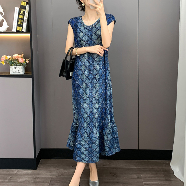 New pleated fitted round-neck lace A-line skirt long dress  DLZQZ5200