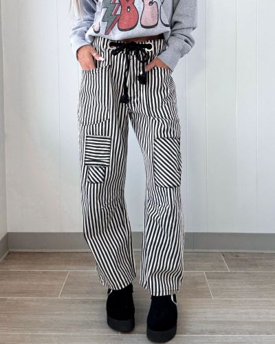 Relaxed and fashionable loose striped straight-leg trousers  DLZK89345