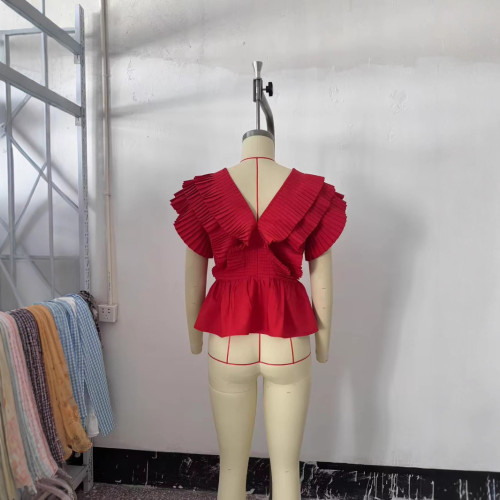 V-neck ruffled sleeveless T-shirt - A fashionable, versatile and sexy top that suits any occasion. DLZhs52103