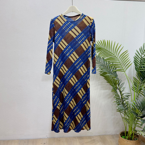 Ruffled printed round-neck long-sleeve slimming and elegant dress - slimming and stylish DLZCX160807