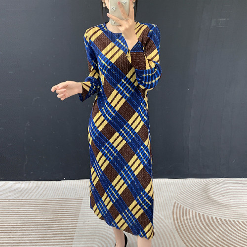 Ruffled printed round-neck long-sleeve slimming and elegant dress - slimming and stylish DLZCX160807