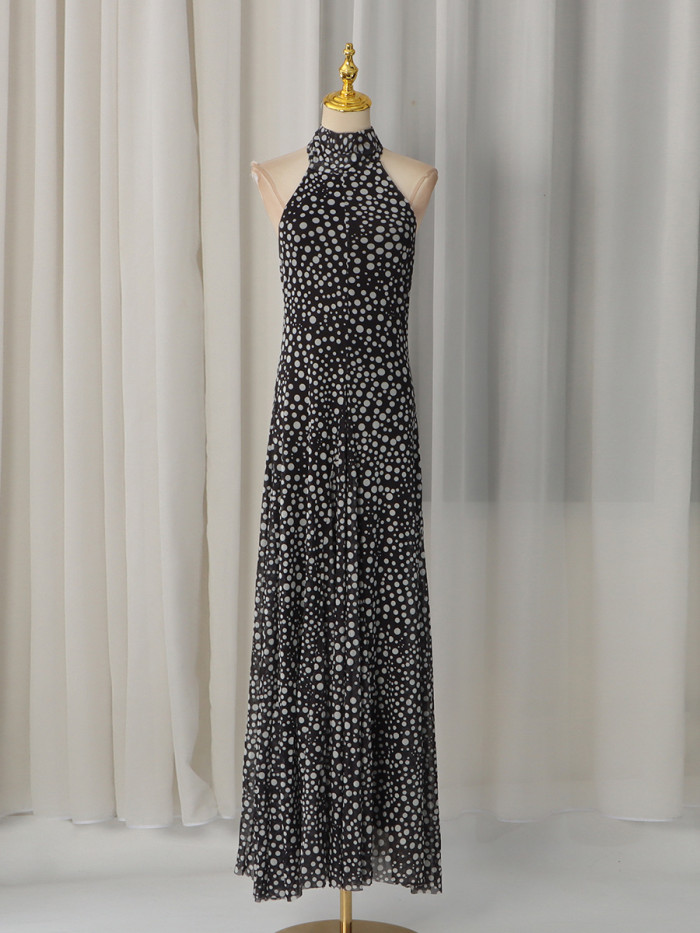 Floral-patterned beach dress with a high waist and a neck strap, exuding a strong sense of atmosphere. DLZcq52201