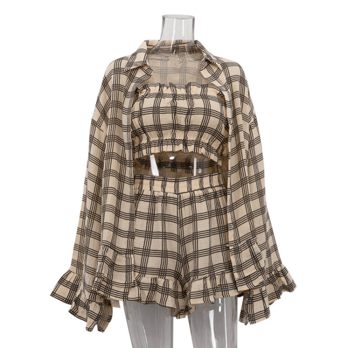 New style collar button-down shirt, flared sleeve shorts, and a three-piece set with a plunging top and short legs.  DLZsjt061204