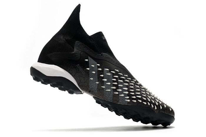 PREDATOR FREAK + TF Soccer Shoes