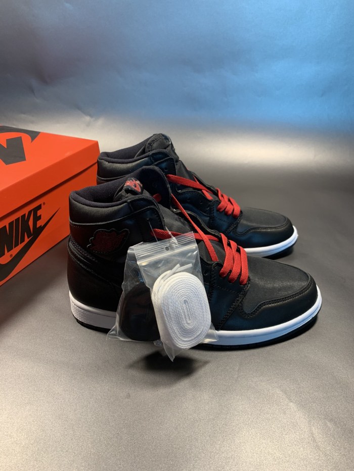 Air Jordan 1 Retro High OG “Black Satin”