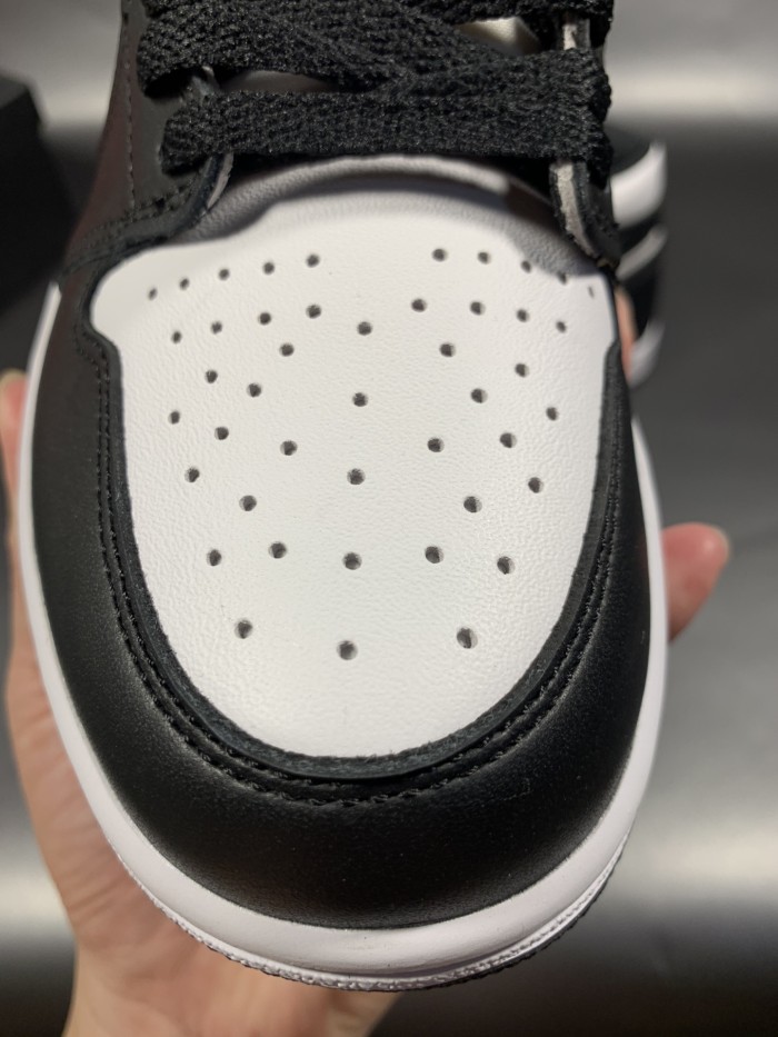 Air Jordan 1 Retro Black White