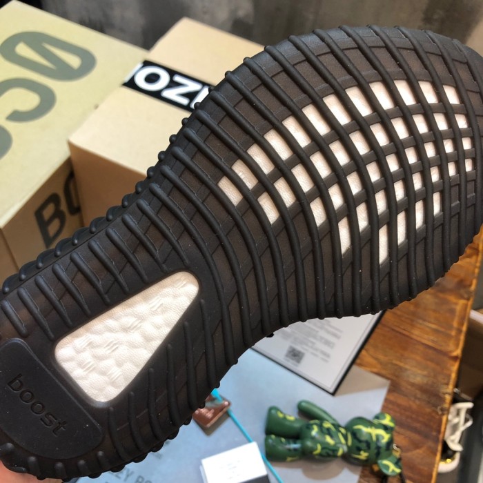 Yeezy Boost 350 V2 Red Letter