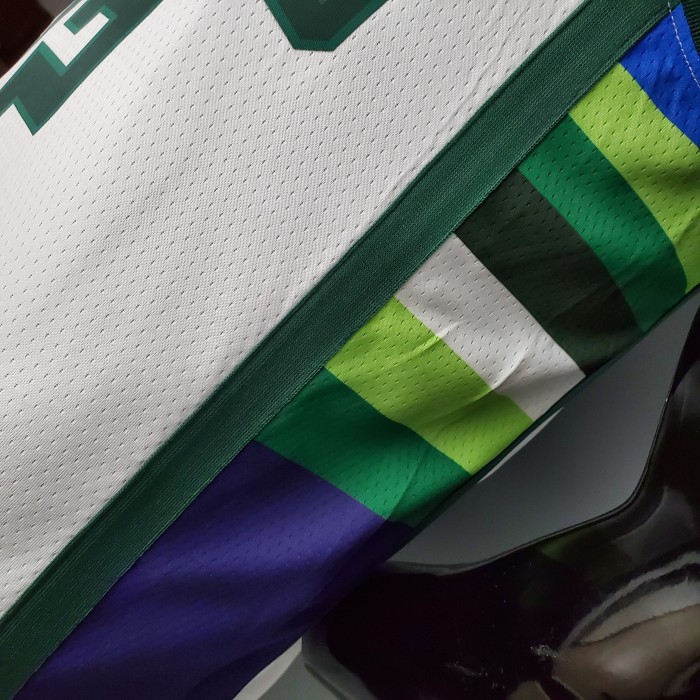 Khris Middleton Milwaukee Bucks 2021/22 Swingman Jersey White