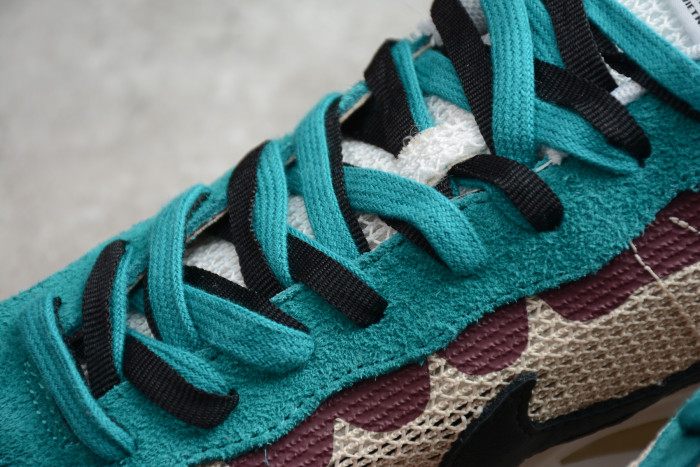 Nike LDWaffle Sacai Wine Red
