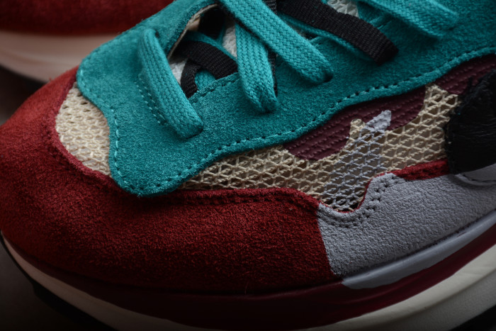 Nike LDWaffle Sacai Wine Red