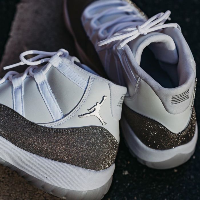 Air Jordan 11 WMNS “Metallic Silver” AR0715-100