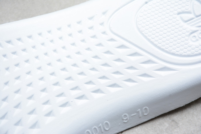 Yeezy 350 V2 “Lundmark Reflective” FV3254