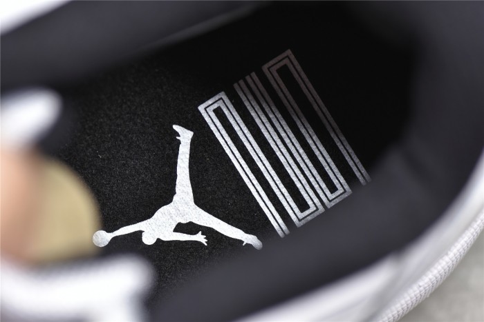 Air Jordan Retro 11 Low “Legend Blue”  AV2187-117