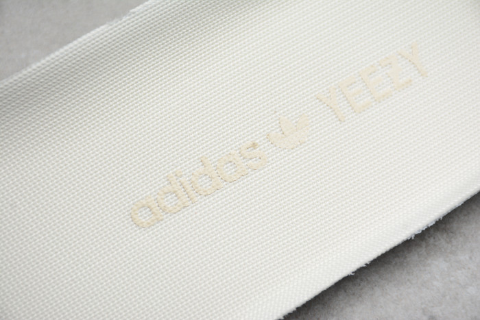 Yeezy 350 V2 “Lundmark”  FU9161