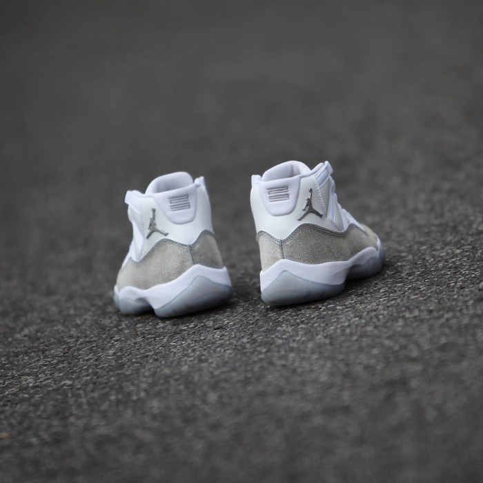 Air Jordan 11 WMNS “Metallic Silver” AR0715-100