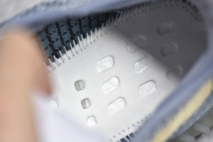 Yeezy Boost 350 v2 GY7657