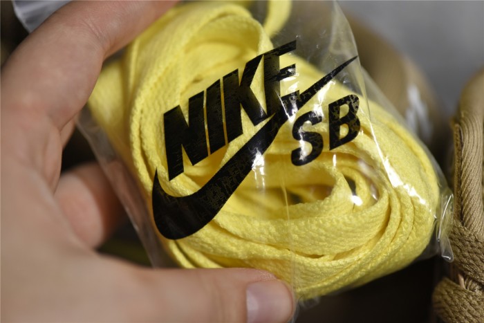 Undefeated x NK Dunk Low SP  Inside Out  DH3061-200