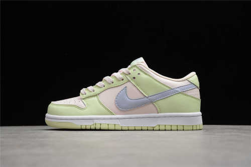 WMNS SB Dunk Low  Light Soft Pink  DD1503-600