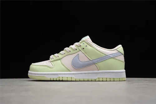 WMNS SB Dunk Low  Light Soft Pink  DD1503-600