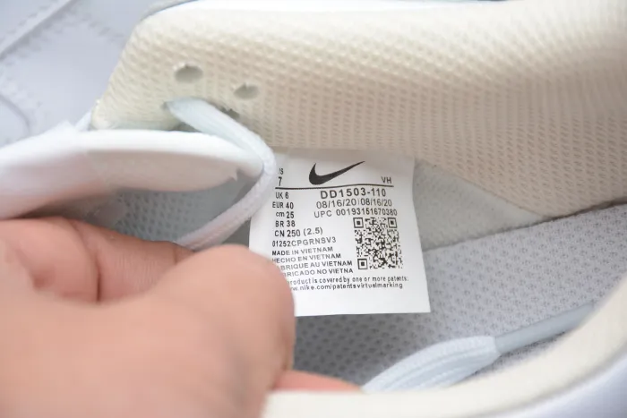 SB Dunk Low  Pearl white  DD1503-110