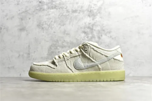 SB Dunk Low  Mummy  DM0774-111