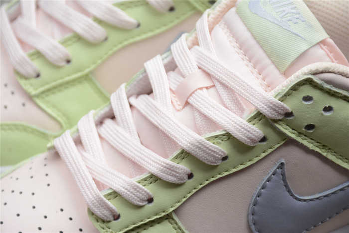 WMNS SB Dunk Low  Light Soft Pink  DD1503-600
