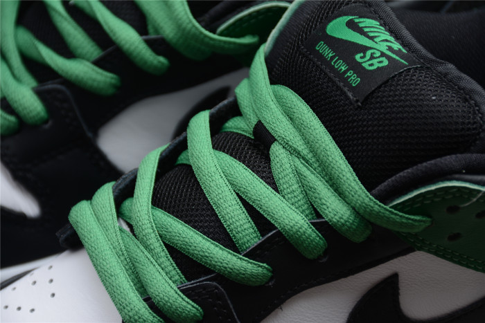 NK SB Dunk Low “Classic Green” BQ6817-302