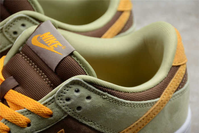 NK Dunk Low “Dusty Olive” DH5360-300