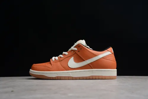 SB Dunk Low “Dark Russet” DH1319-200