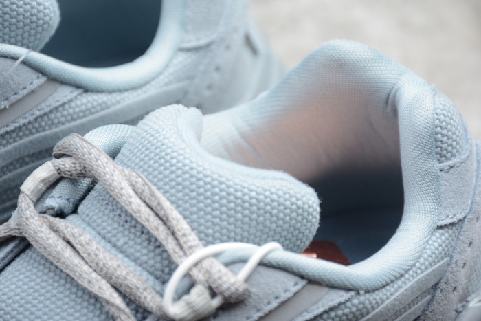 Yeezy Boost 700 V2“Hospital Blue” FV8429