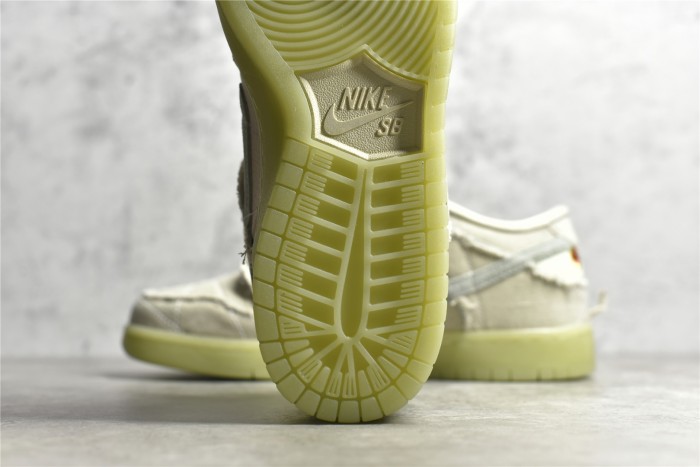 SB Dunk Low  Mummy  DM0774-111