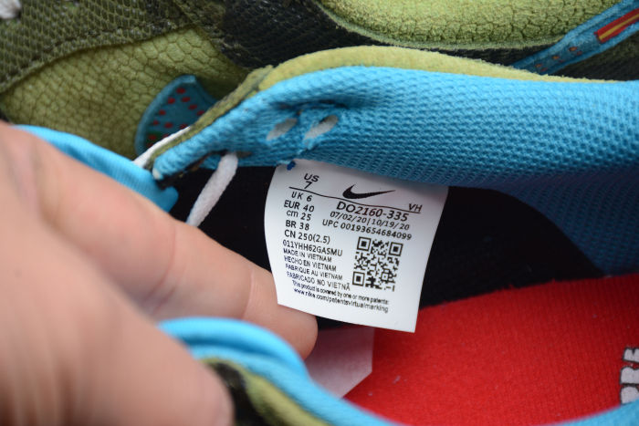 SB Dunk Low “Siempre Familia” DO2160-335