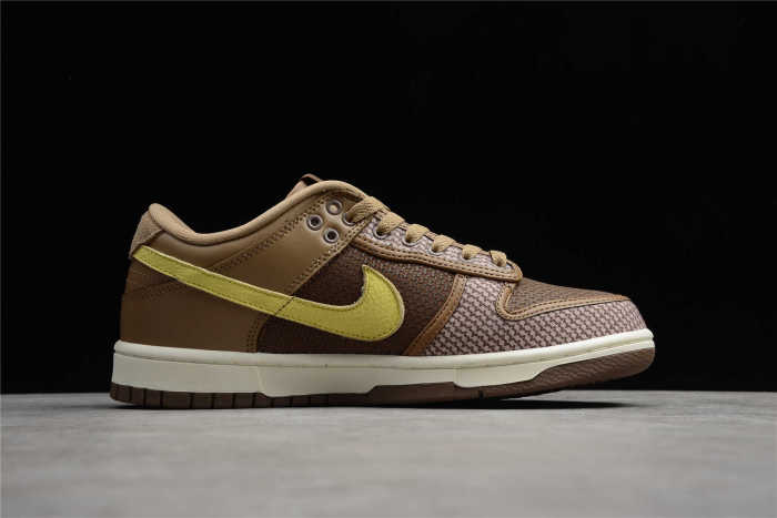 Undefeated x NK Dunk Low SP  Inside Out  DH3061-200