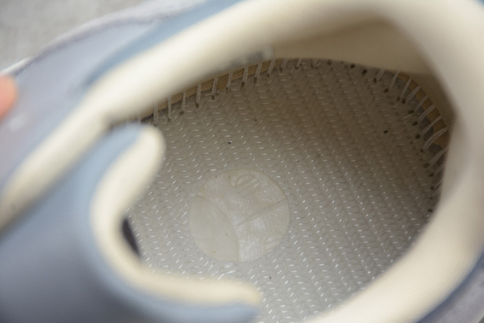 Yeezy Boost 700 Magnet FV9922