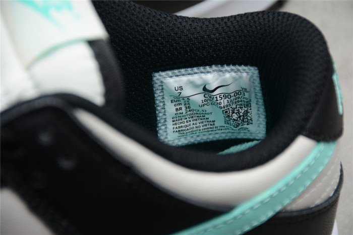 SB Dunk Low Black Green CW1590-003