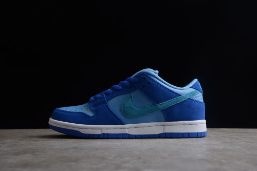 SB Dunk Low “Blue Raspberry” DM0807-400
