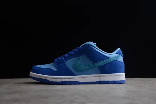 SB Dunk Low “Blue Raspberry” DM0807-400
