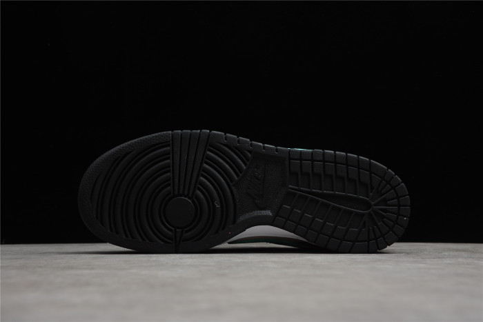 SB Dunk Low Black Green CW1590-003